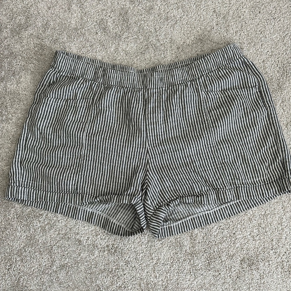 Old Navy grey and white strip linen/cotton drawstring shorts XL